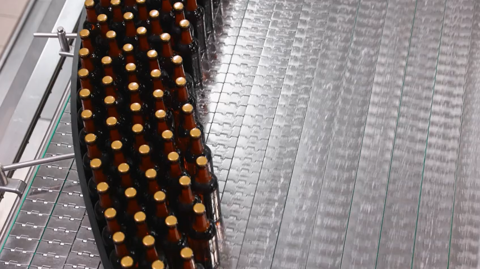 Belt vs Chain Plate Cross Section Side by side cross section of belt conveyor and chain plate conveyor