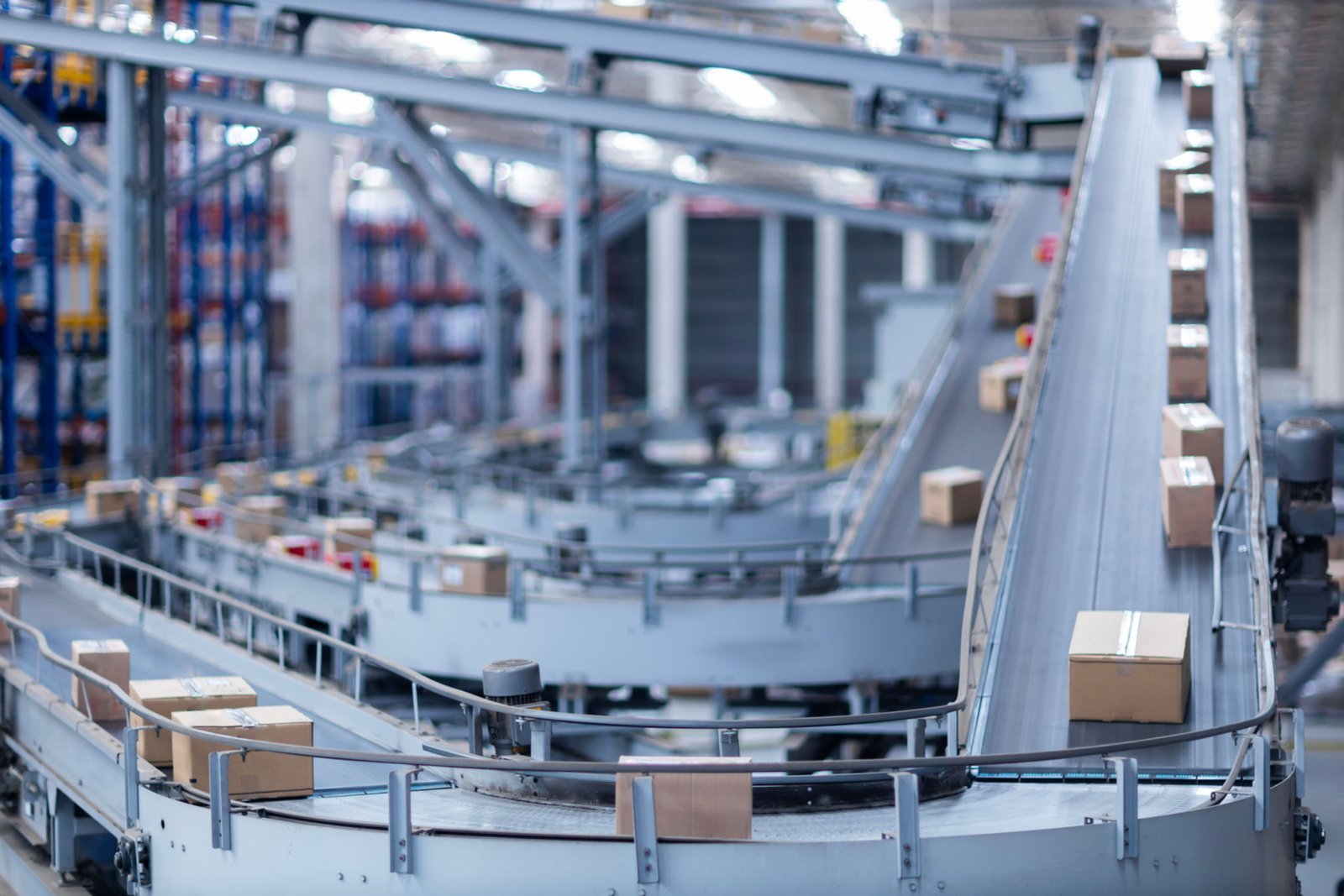 Conveyor system network in logistics and distribution center applications conveyor system in logistics distribution center parcel and carton flow