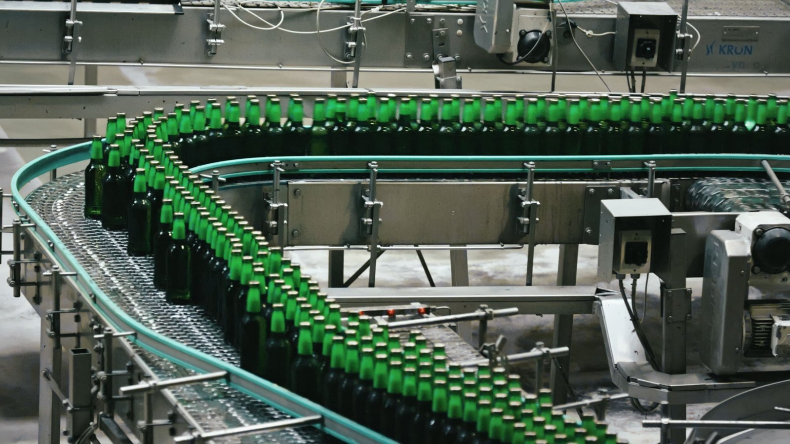 slat chain conveyor stable product support for bottles and cans on production line