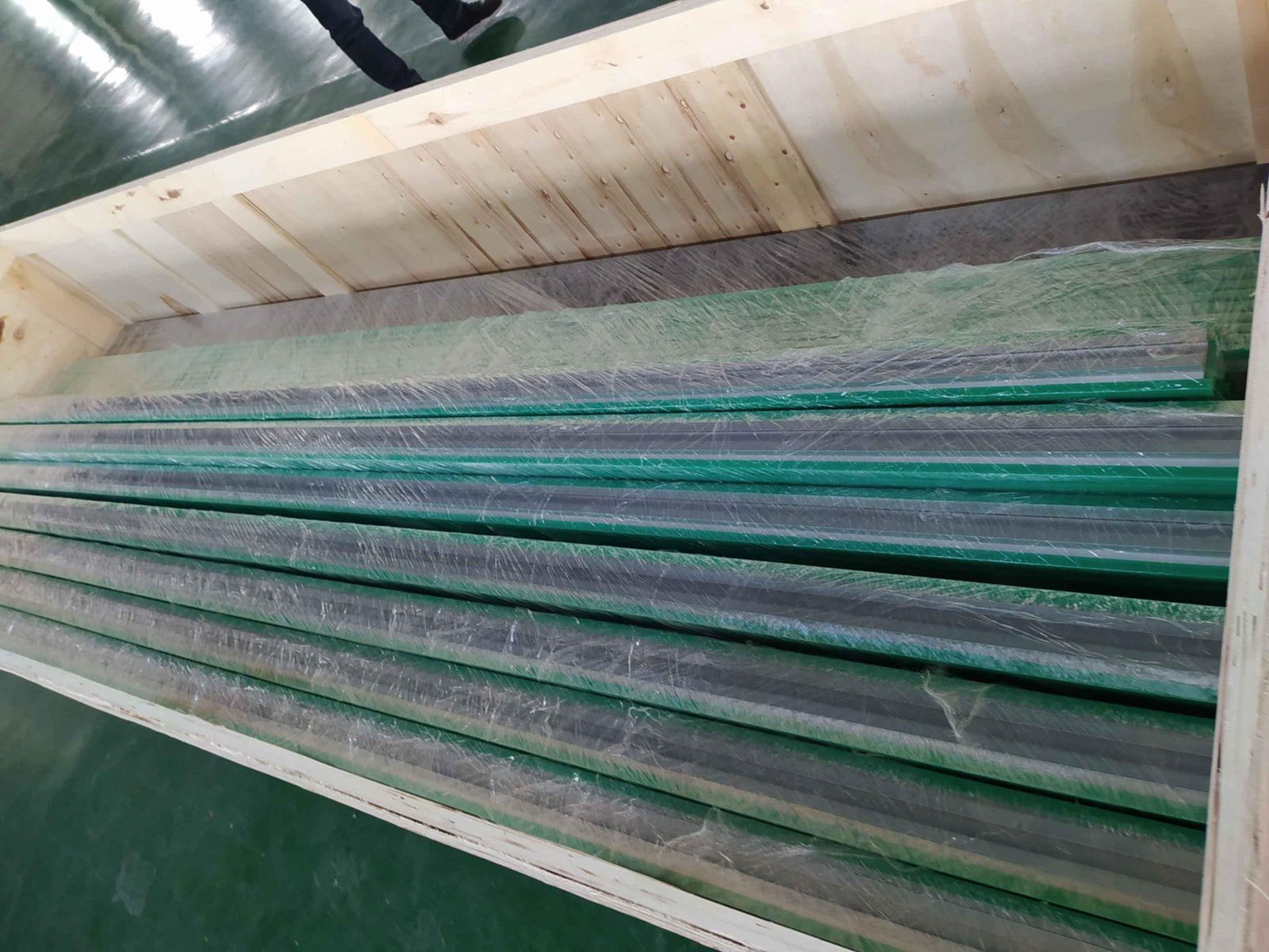 Molytech guide rail application - side bend curved layout