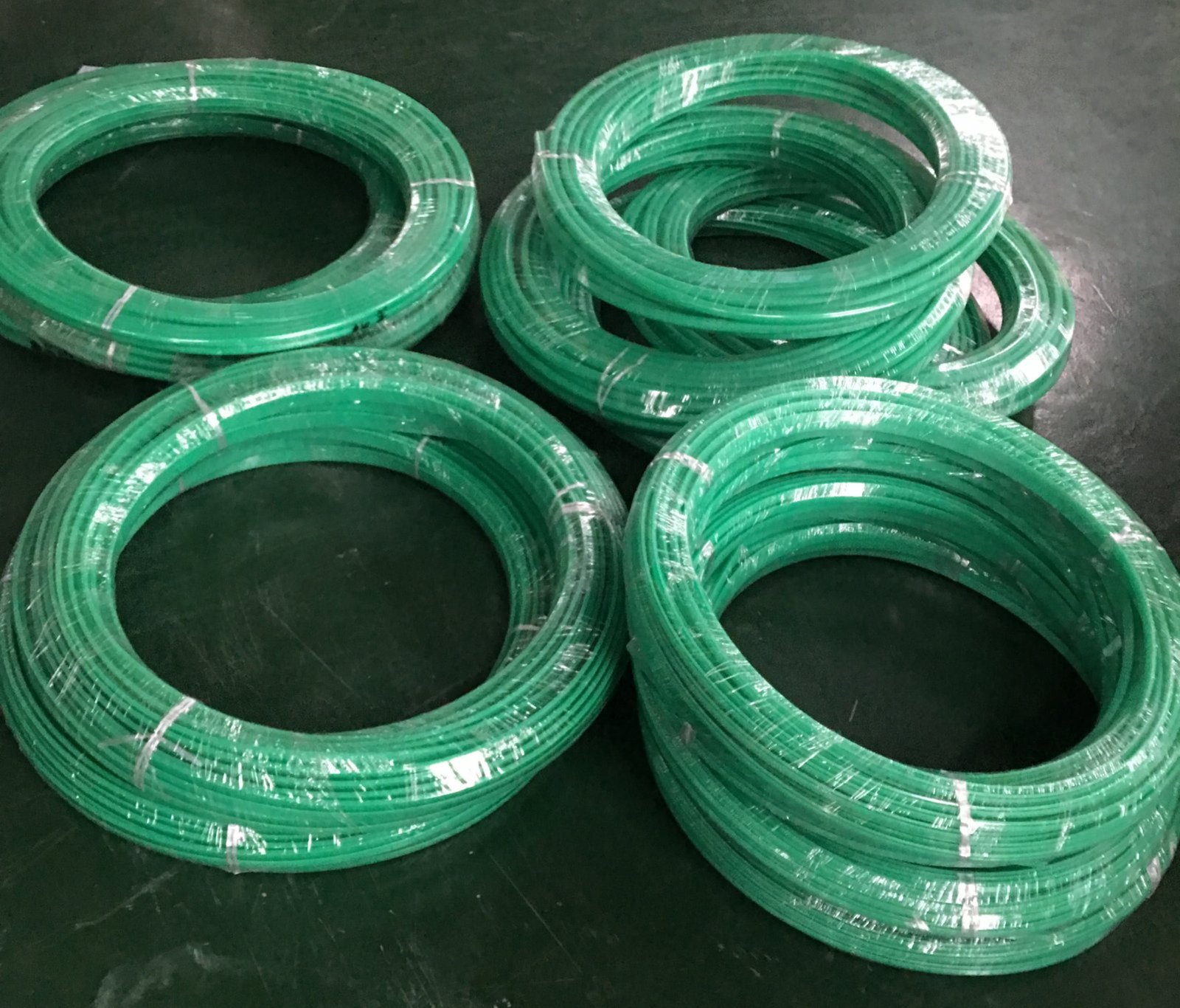 Molytech wear strip application - top guide strip supporting flat chain running surface