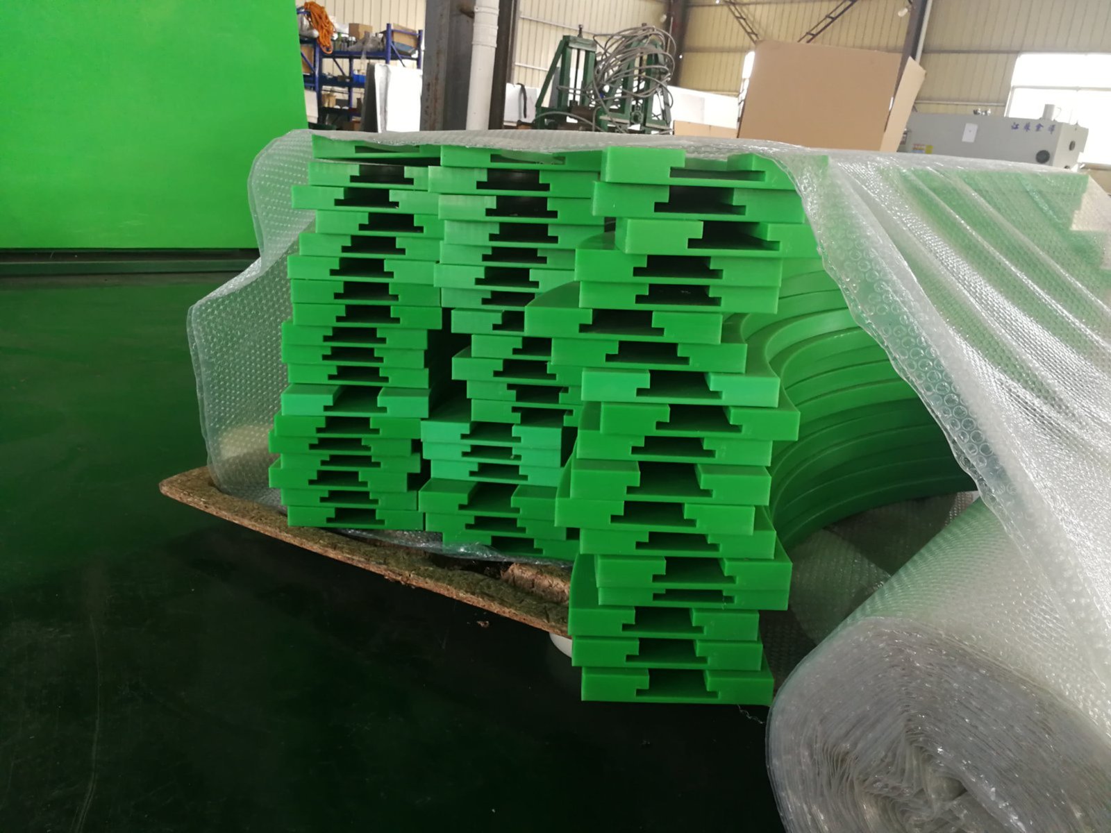 Molytech side guard application - pharmaceutical conveyor lateral protection