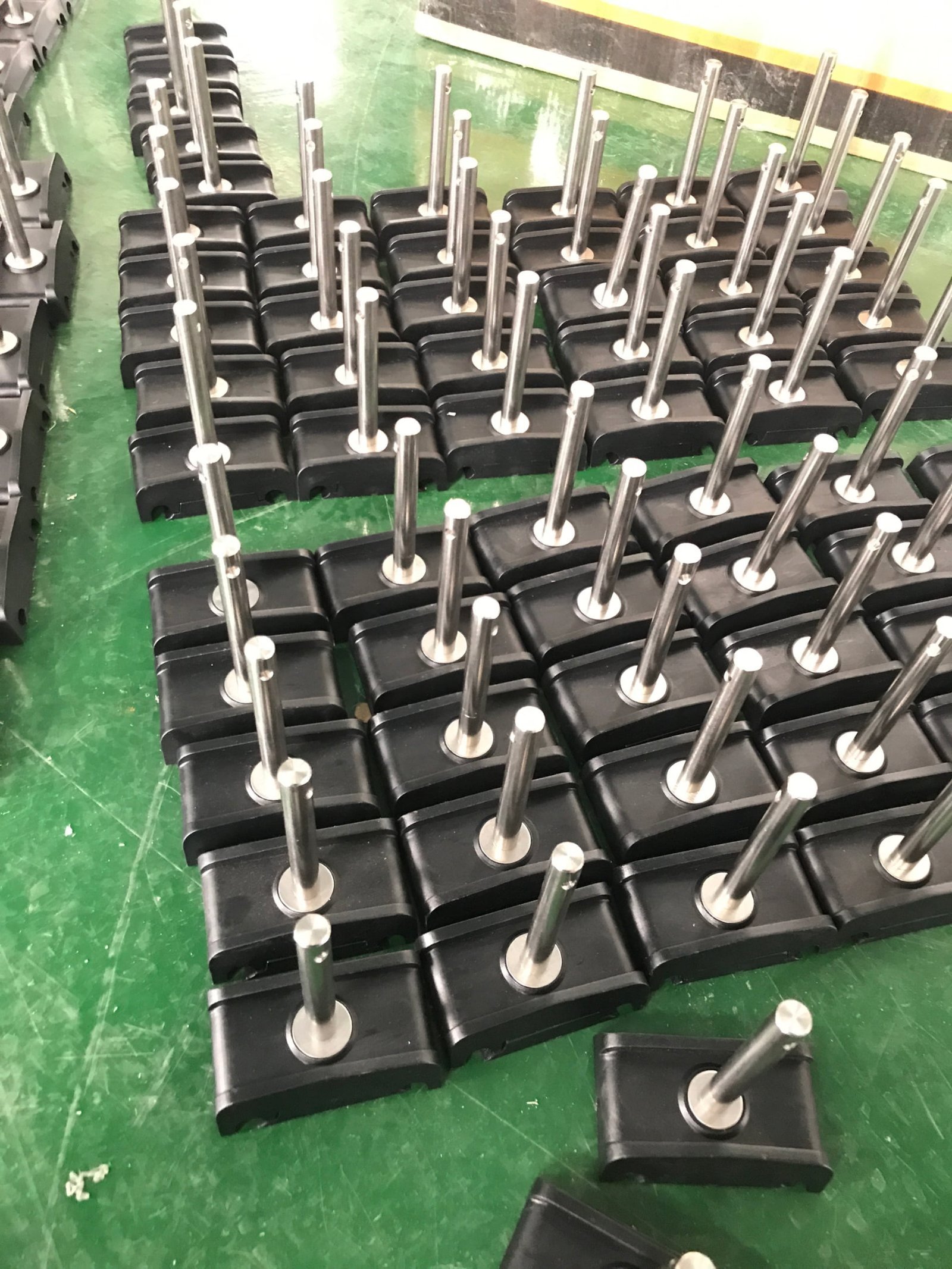 Molytech connector and bracket application - rack assembly
