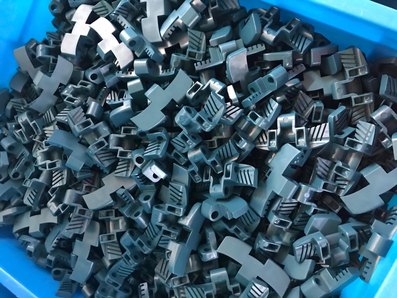 Molytech Plastic Top Chain -- side-bend conveying configuration